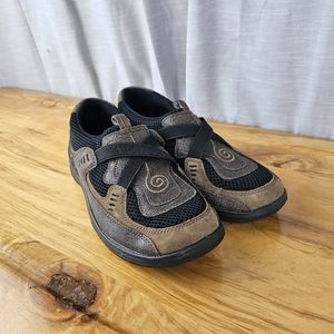 Propet Brown Black Leather Slip On Walking Sneakers Women's 7.5 Wide